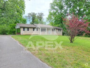 Building Photo - Spacious 3-Bd 2 BA Single Family home w/ B...