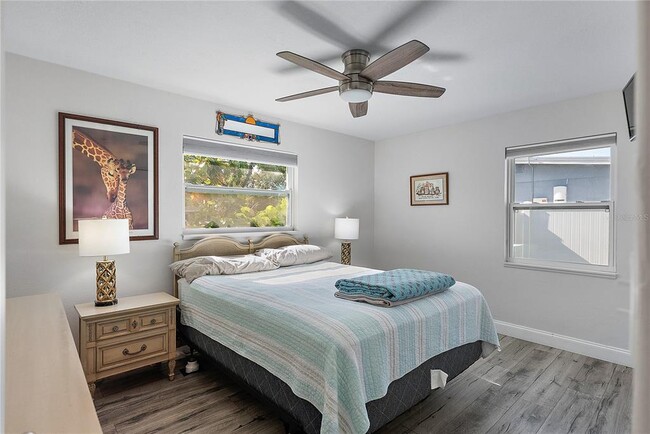 Building Photo - 6631 Bougainvilla Ave S