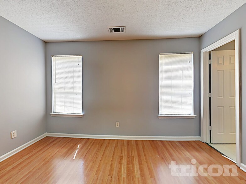 Building Photo - 1049 Charlbury Pl