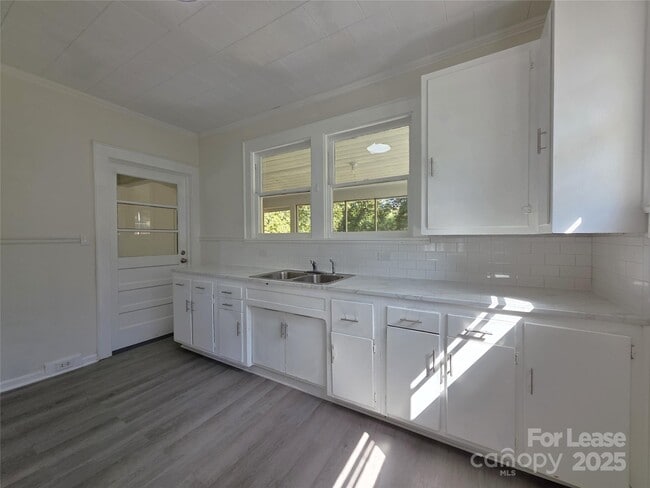 Building Photo - 106 Falls Rd