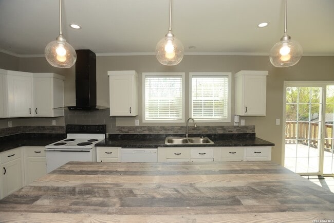 Building Photo - 13598 Old Frio City Rd