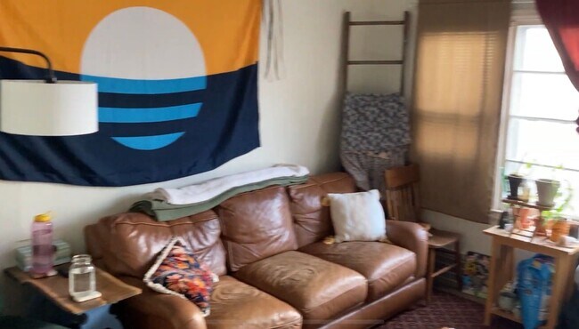 Building Photo - 2661-61B N Fratney St