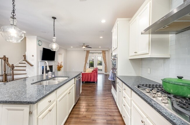 Building Photo - Impressive Townhome in Popular Five Points - Inside the Beltline Location