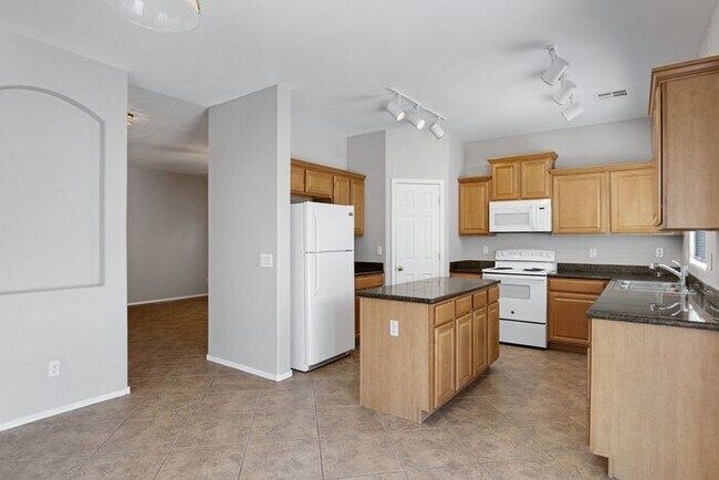 Building Photo - Large two story home in San Tan Heights!