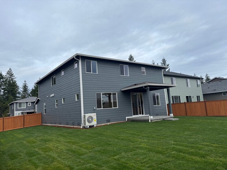 Building Photo - 17058 126th St E