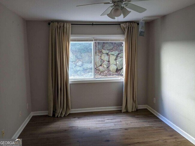 Building Photo - 1418 Foxhall Ln SE