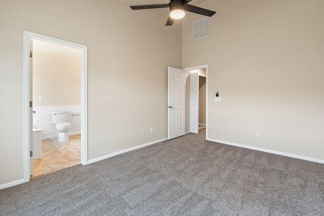 Building Photo - Evolve Real Estate: Beautiful 3 Bed / 2.5 ...