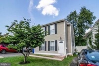 Building Photo - 711 N Wakefield St