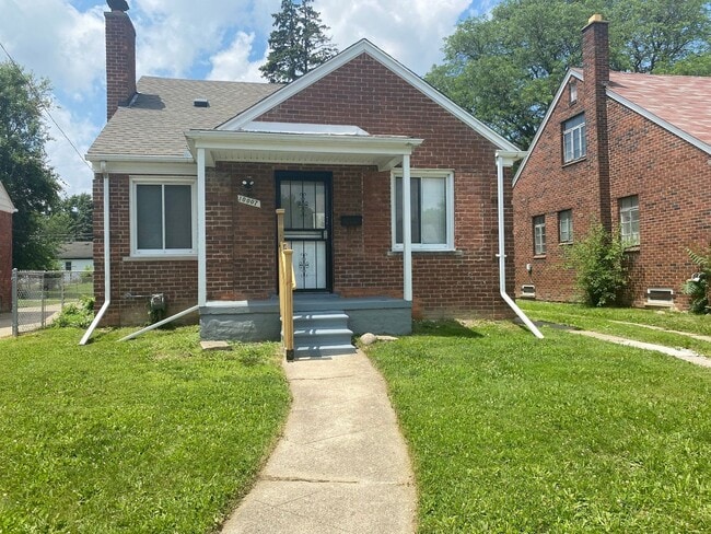 Primary Photo - Renovated 3-Bedroom Home – We Welcome Sect...