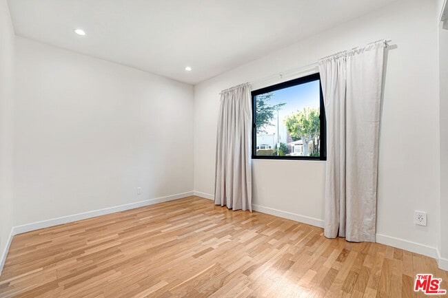 Building Photo - 1216 Peck Dr