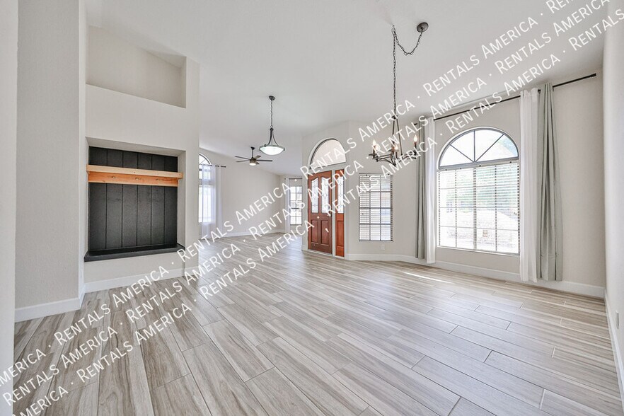 Building Photo - 3802 N Wintergreen Way