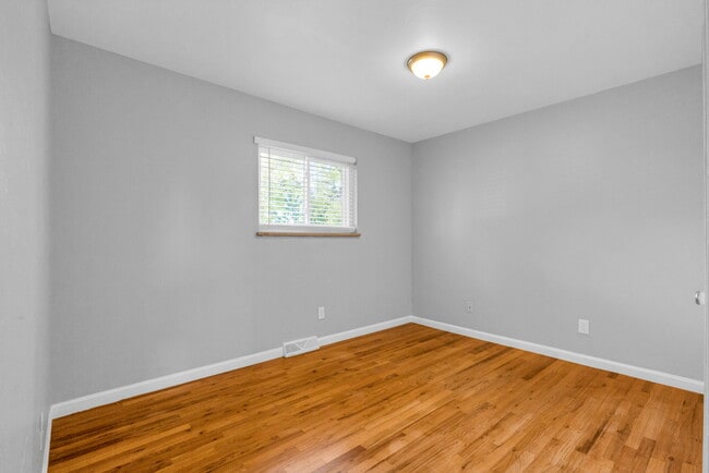 Building Photo - 1230 S Pierce St