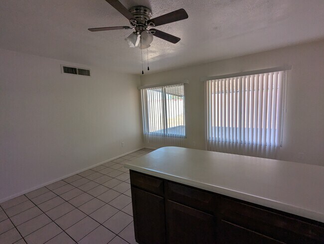 Building Photo - 563 N Santa Anna