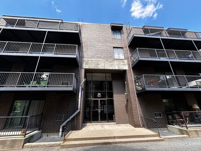 Building Photo - 24 Highland Ave