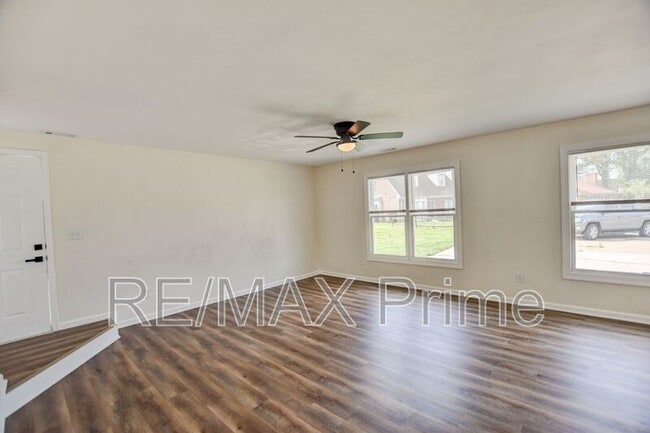 Building Photo - 3900 Raintree Ct
