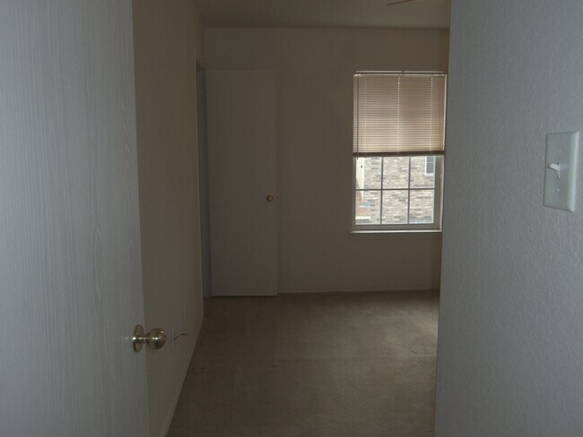Building Photo - 1608 Inca Dr