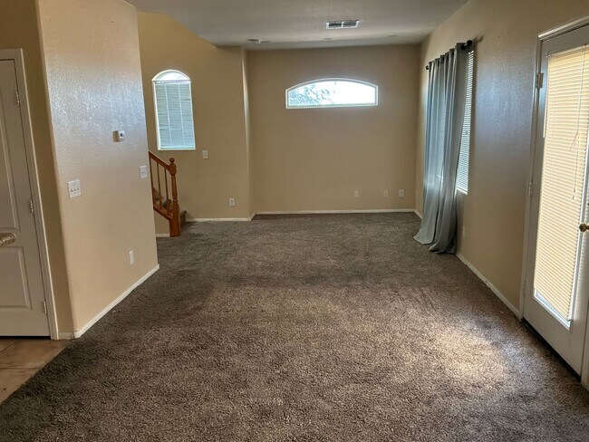 Building Photo - 2 Story 3 bedrooms 2.5 bathrooms
