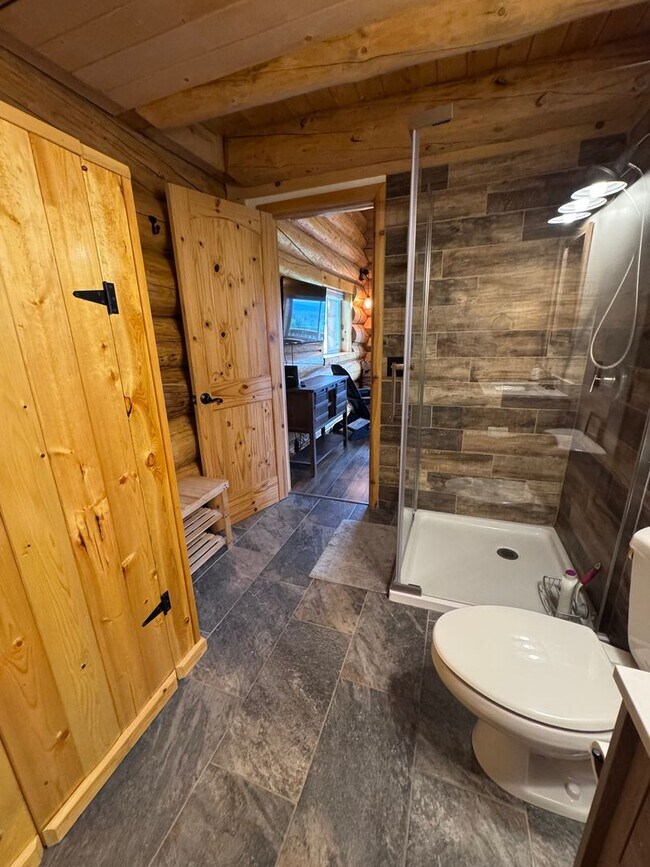 Building Photo - 6134 Chena Hot Springs Rd