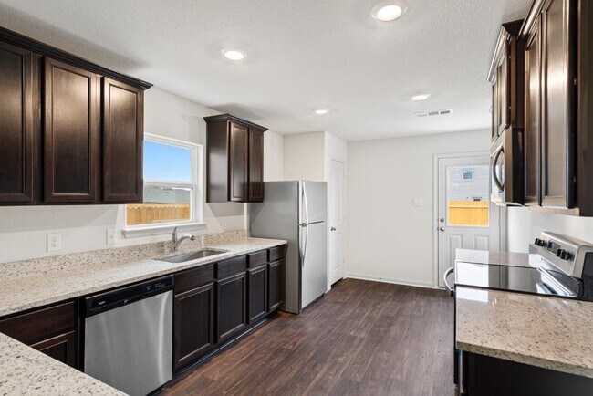 Building Photo - 205 Allington Cir