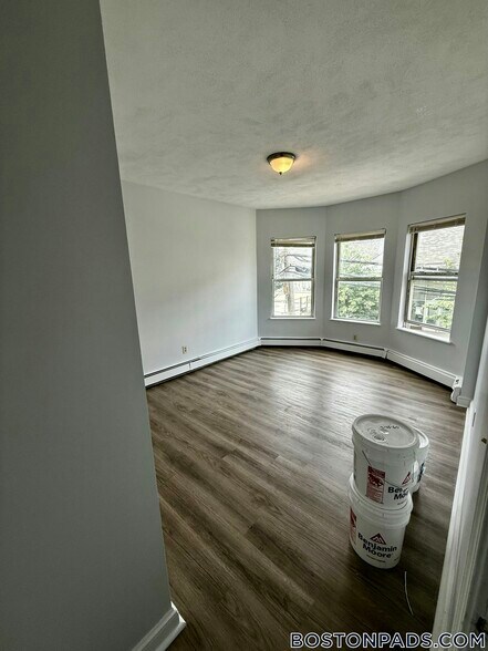 Building Photo - 122 Berkshire St