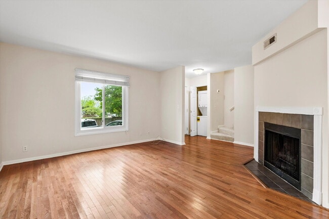 Building Photo - 22 Ogier St