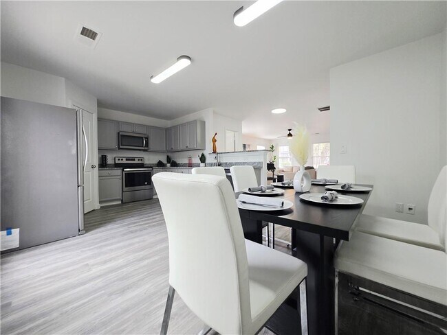 Building Photo - 2529 Piering Dr
