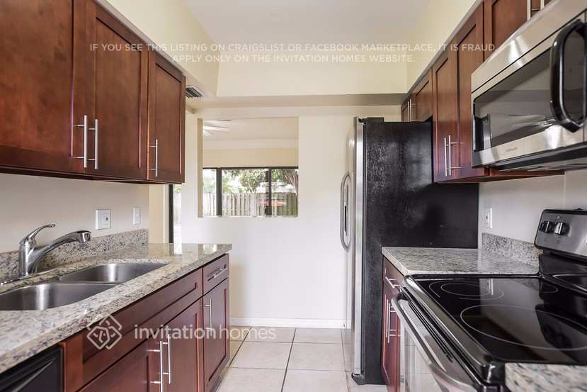 Building Photo - 636 Kingbird Cir