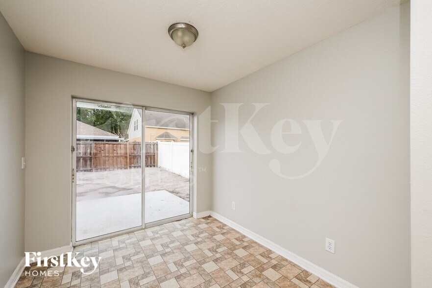 Building Photo - 11133 Lakeside Vista Dr