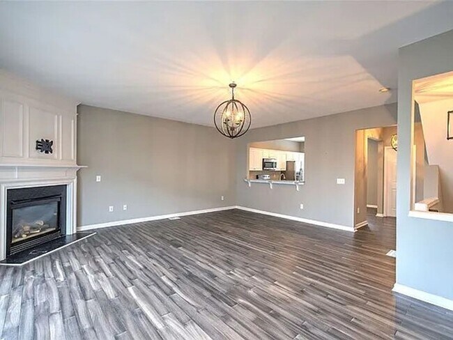 Building Photo - Location, Location!