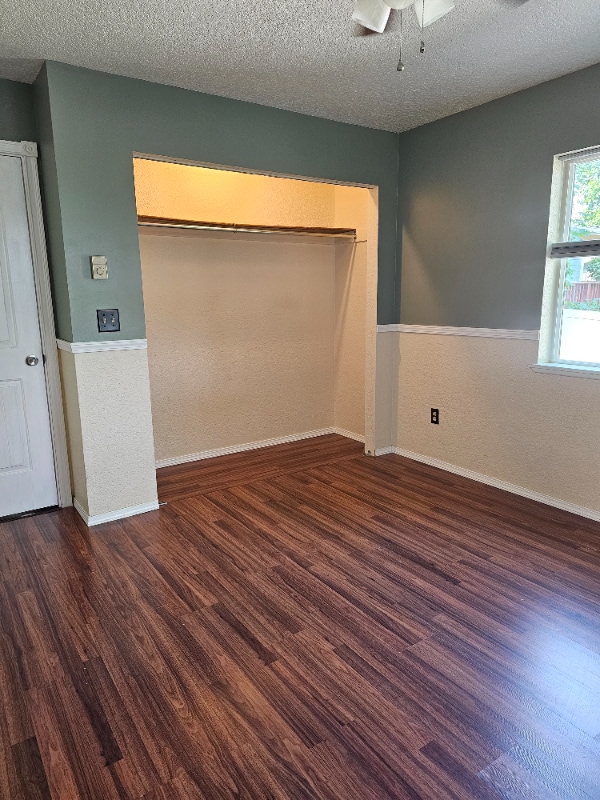 Building Photo - 208 Island View Dr