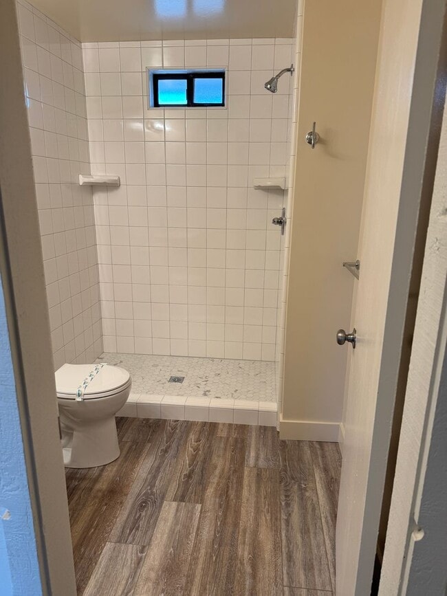 Building Photo - Seaside Home