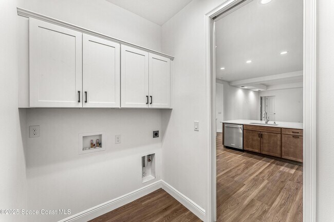 Building Photo - 35 Loch Ness Dr