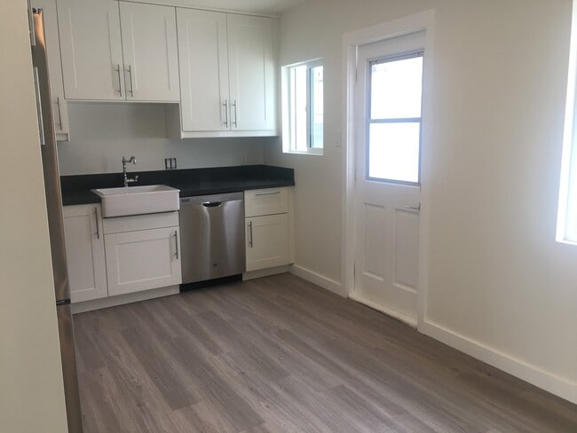 Building Photo - Updated 3 Bedroom Home in Pacific Beach!
