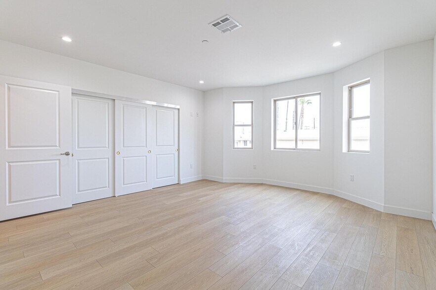 Building Photo - 3672 W Imperial Hwy