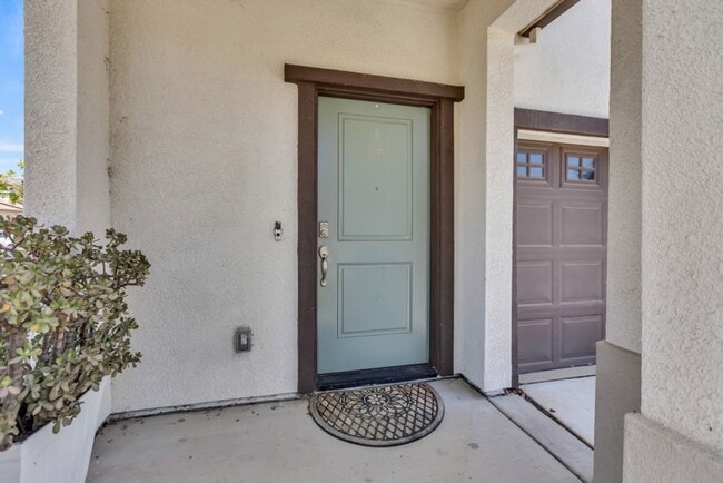 Building Photo - 4 bed / 3 bath | Upated Anatolia Home Avai...