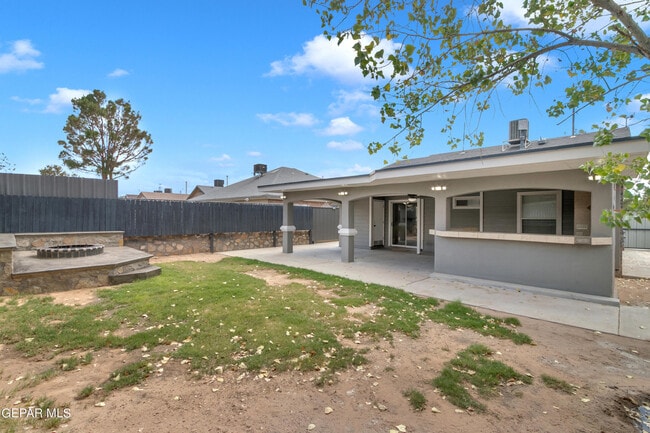 Building Photo - 12163 Tower View Dr