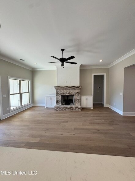 Building Photo - 115 Southern Oak Wy