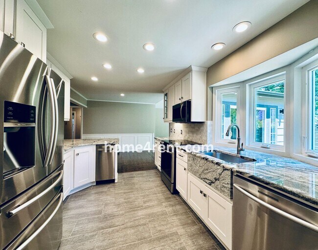 Building Photo - Updated Ranch Style Home in Prairie Villag...