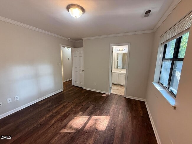 Building Photo - 4822 Hollenden Dr