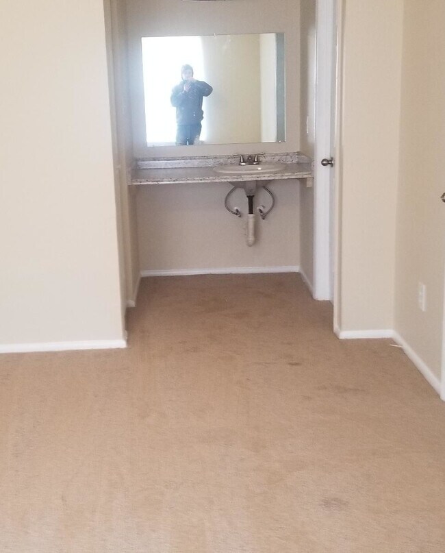 Building Photo - 622 spirit court