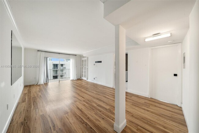 Building Photo - 1300 Alton Rd