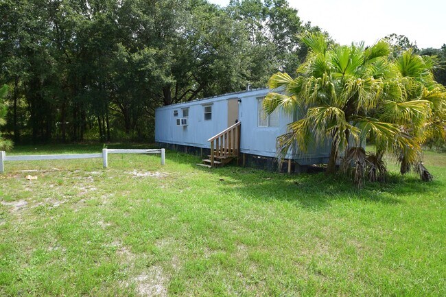 Building Photo - 2BR, 1BA Mobile Home with screened patio