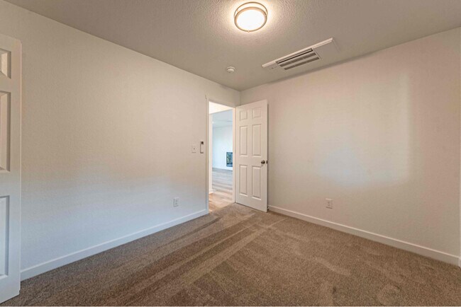 Building Photo - 6731 Dublin Loop W