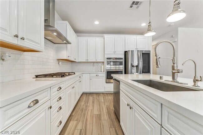 Building Photo - 877 Ariel Heights Ave
