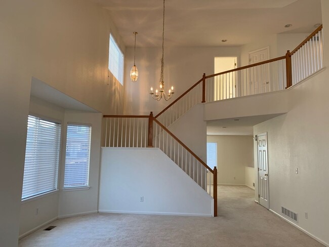 Building Photo - 1615 Red Mountain Dr