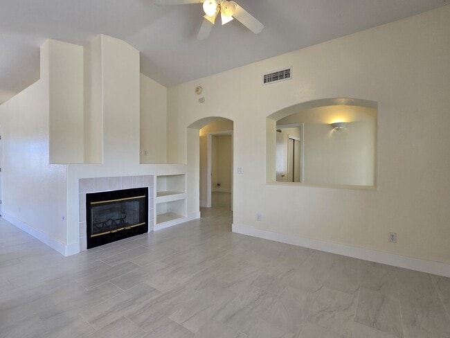 Building Photo - 7980 N Siskiyou Dr