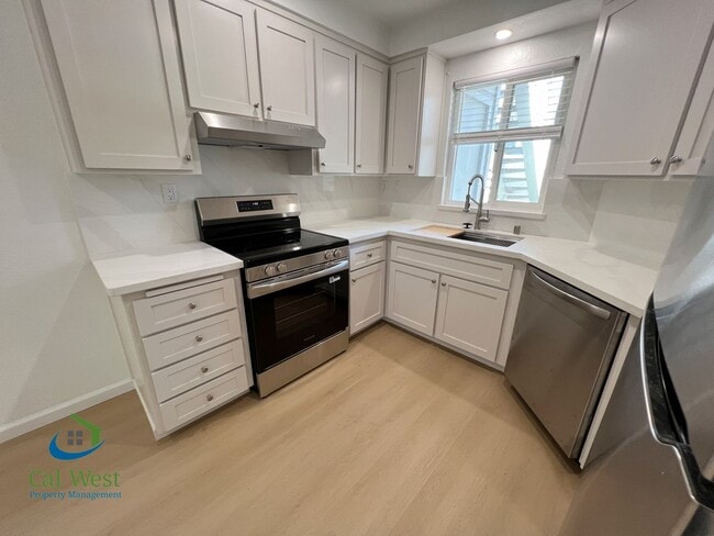 Building Photo - $2,995 - Updated 2 Bed/2 Bath Condo in a Gated Community of the Fairgrounds Neighborhood!