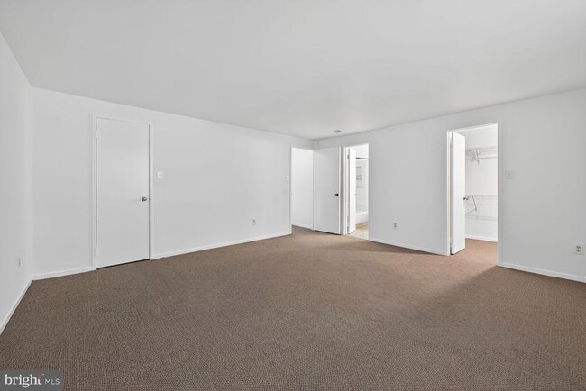 Building Photo - 7827 Archbold Terrace