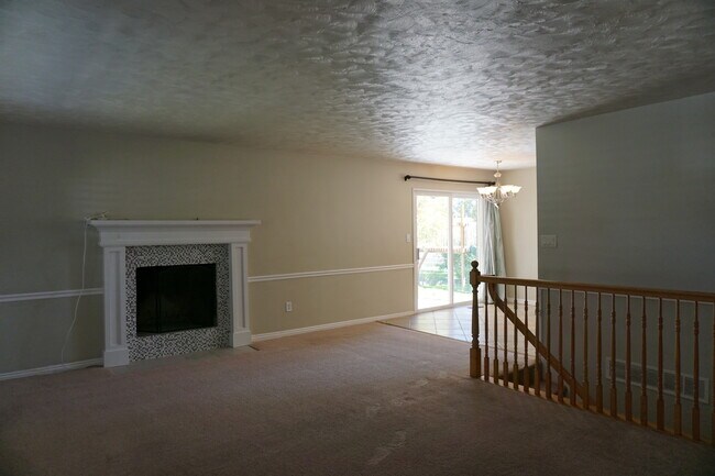 Building Photo - Quiet 5 Bedroom 3 Bath West Jordan Home