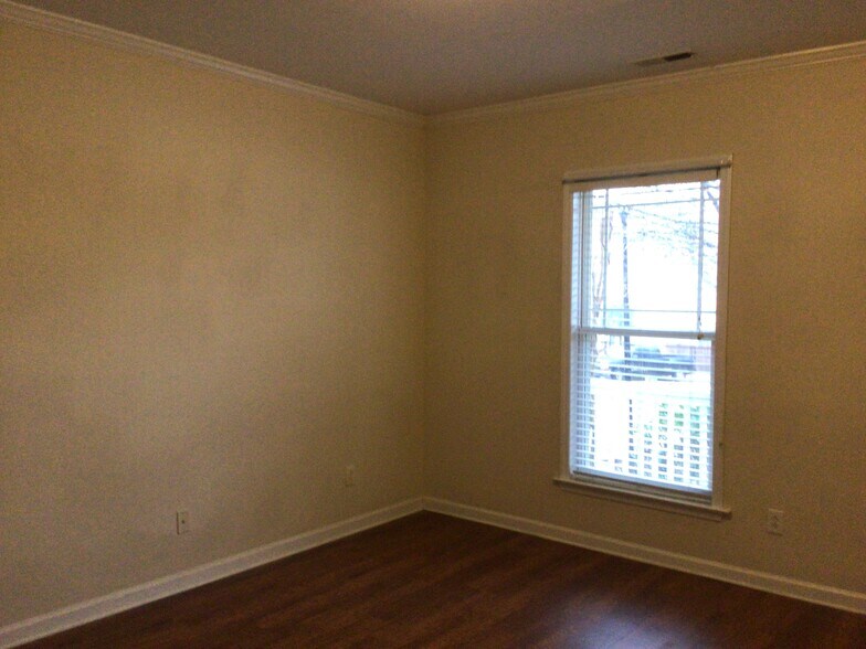Building Photo - 204 McCarthy Dr